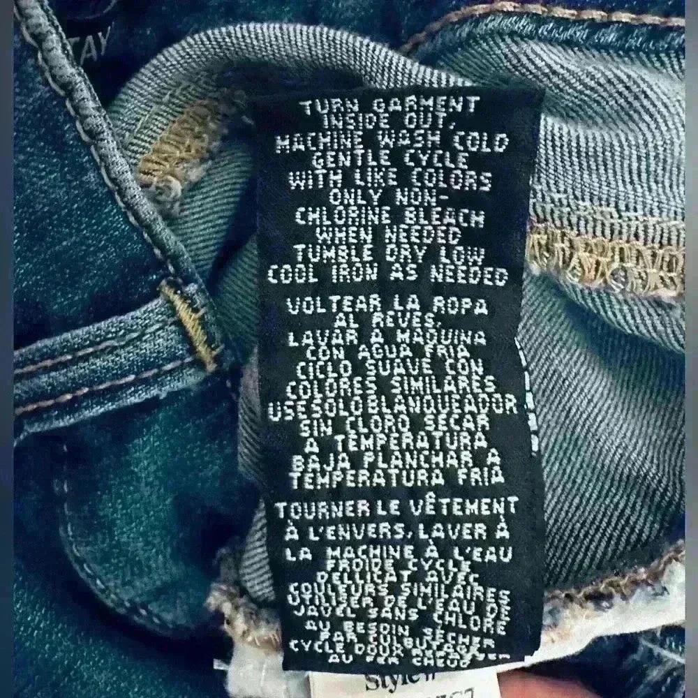 1822 The “Taylor” Jeans, Women’s Size 6, Distressed 3.5” cuffed, dark wash NWOT - Picture 15 of 16